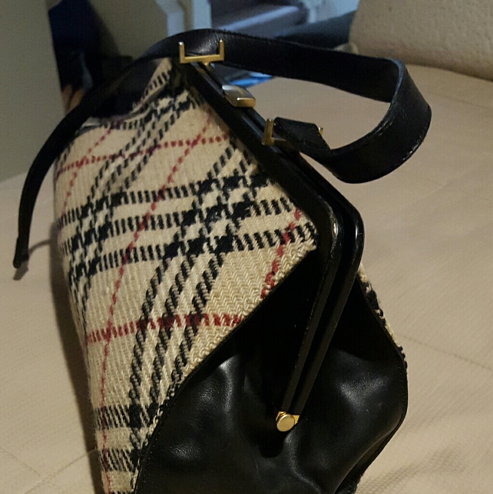 Burberry Shoulder Bag 🔥 - Picture 3 of 7